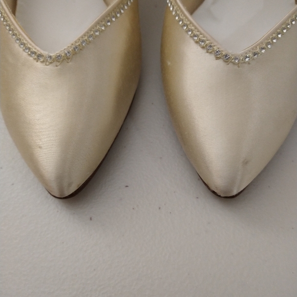 Gorgeous cream heels with rhinestone studs - Picture 11 of 11